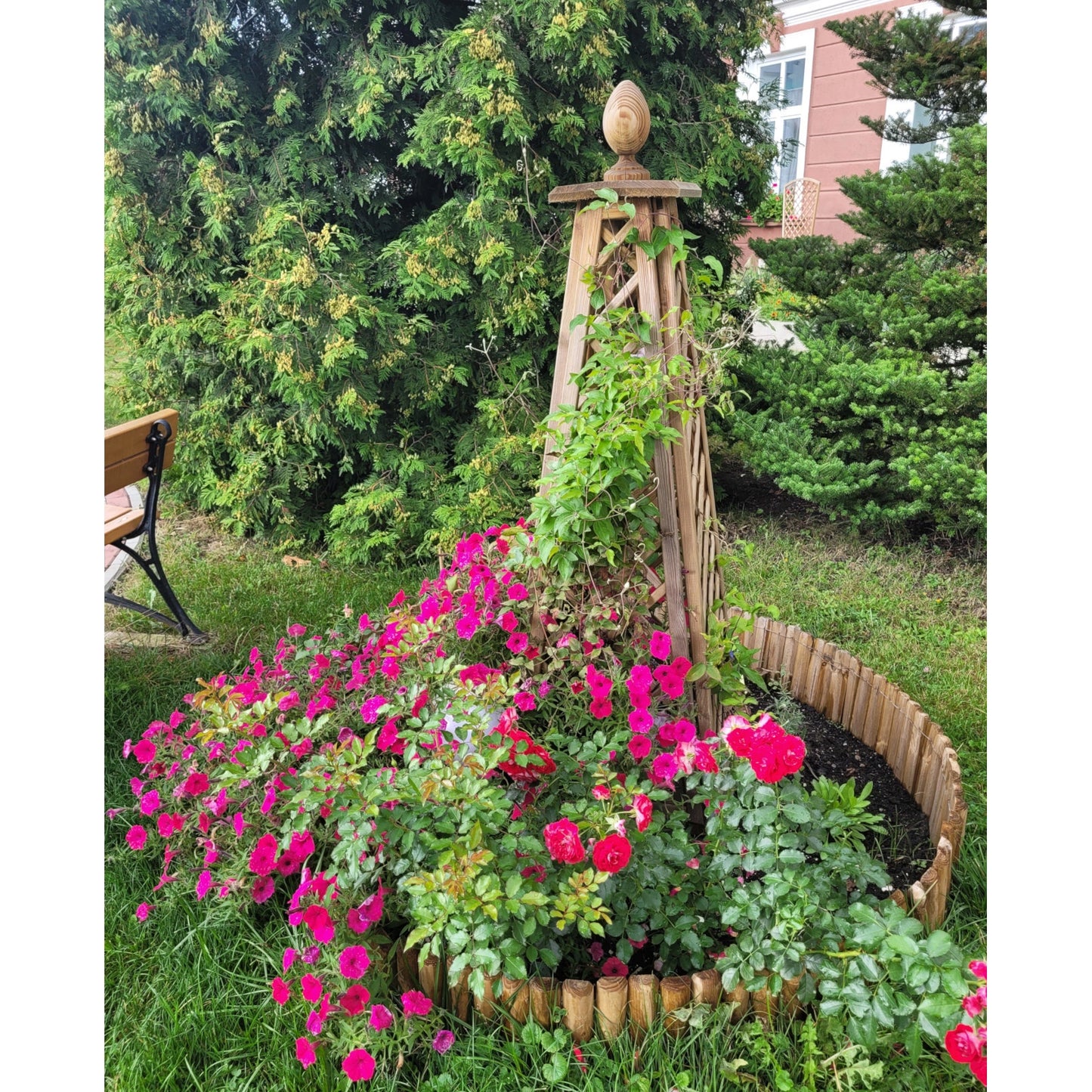 Rankhilfe Obelisk mit Kugel aus Lärche